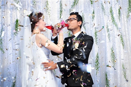 Huỳnh Đông khóc nức nở trong ngày cưới Ái Châu