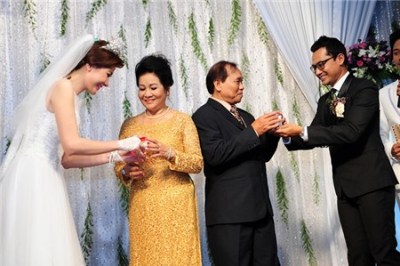 Huỳnh Đông khóc nức nở trong ngày cưới Ái Châu