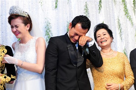 Huỳnh Đông khóc nức nở trong ngày cưới Ái Châu