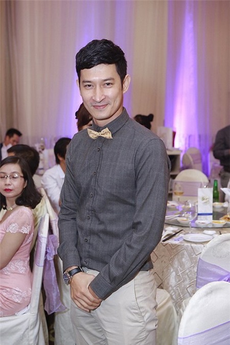 Vân Trang khoe người yêu trong đám cưới Huỳnh Đông - 16