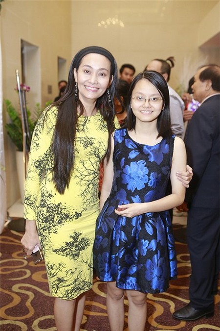 Vân Trang khoe người yêu trong đám cưới Huỳnh Đông - 18