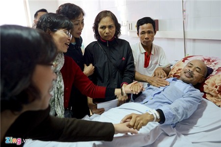 Nghệ sĩ Hán Văn Tình ho dữ sau khi hút dịch ở phổi