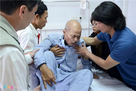 Nghệ sĩ Hán Văn Tình ho dữ sau khi hút dịch ở phổi