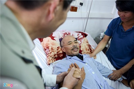 Nghệ sĩ Hán Văn Tình ho dữ sau khi hút dịch ở phổi