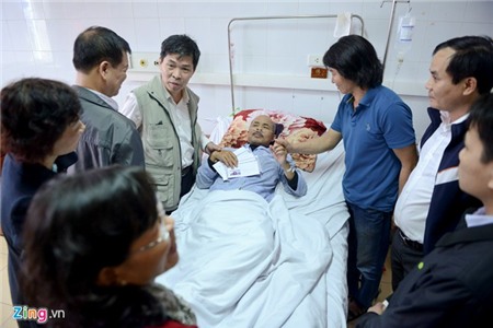 Nghệ sĩ Hán Văn Tình ho dữ sau khi hút dịch ở phổi