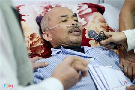 Nghệ sĩ Hán Văn Tình ho dữ sau khi hút dịch ở phổi