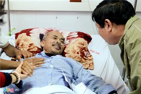 Nghệ sĩ Hán Văn Tình ho dữ sau khi hút dịch ở phổi