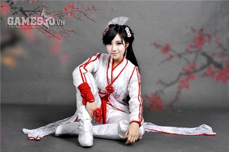 Ngoài ra, Thi Vũ cũng có tham dự những PJ truyện kiếm hiệp như cosplay nhân vật Triệu Mẫn trong Ỷ Thiên Đồ Long Ký