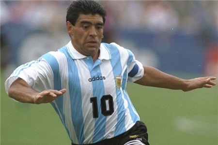 Bài học về án treo giò 15 tháng năm 1991 chưa cảnh tỉnh được Maradona, khi ông lặp lại sai lầm này năm 1994. Tại World Cup trên đất Mỹ, huyền thoại bóng đá Argentina bị phát hiện dương tính với ma túy lần thứ 2 và tiếp tục bị cấm thi đấu 15 tháng. Đó cũng là thời khắc cuối cùng của 