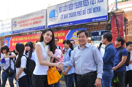 Thủy Tiên, Công Vinh, về quê, ăn tết