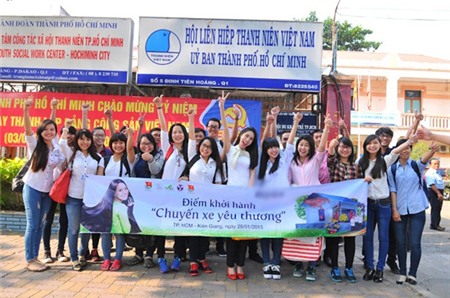 Thủy Tiên, Công Vinh, về quê, ăn tết