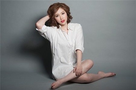 Tóc Tiên hút ánh nhìn tò mò với mốt giấu quần - 7