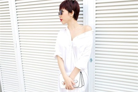 Tóc Tiên hút ánh nhìn tò mò với mốt giấu quần - 2