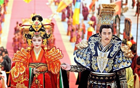 Võ Tắc Thiên lộng lẫy lên ngôi hoàng hậu