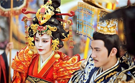 Võ Tắc Thiên lộng lẫy lên ngôi hoàng hậu