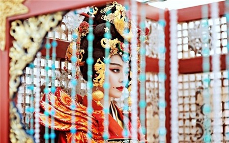 Võ Tắc Thiên lộng lẫy lên ngôi hoàng hậu