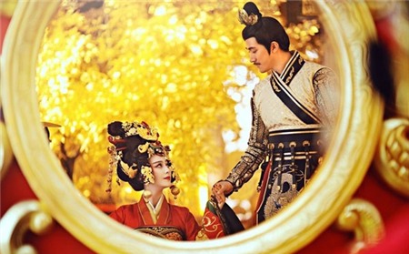 Võ Tắc Thiên lộng lẫy lên ngôi hoàng hậu