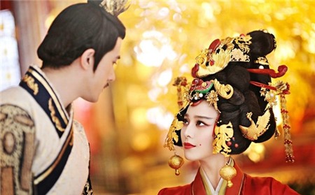 Võ Tắc Thiên lộng lẫy lên ngôi hoàng hậu