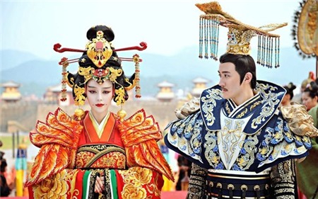 Võ Tắc Thiên lộng lẫy lên ngôi hoàng hậu
