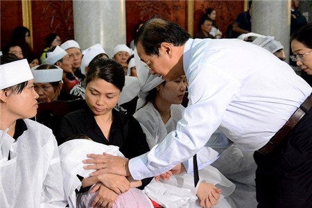 Hình ảnh xúc động trong lễ tang 4 chiến sĩ hy sinh