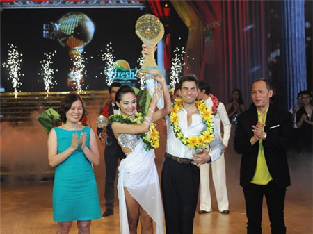 minh-hang-quy-co-doc-than-thanh-cong-bac-nhat-showbiz-viet