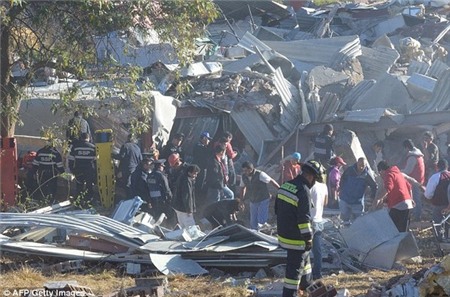 Nổ xe chở gas tại bệnh viện nhi Mexico: Mẹ bị thương nặng vẫn ôm chặt con mới sinh 5