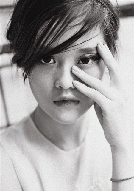 'Tủi thân vì gia đình phản đối cảnh nóng với Trần Bảo Sơn'