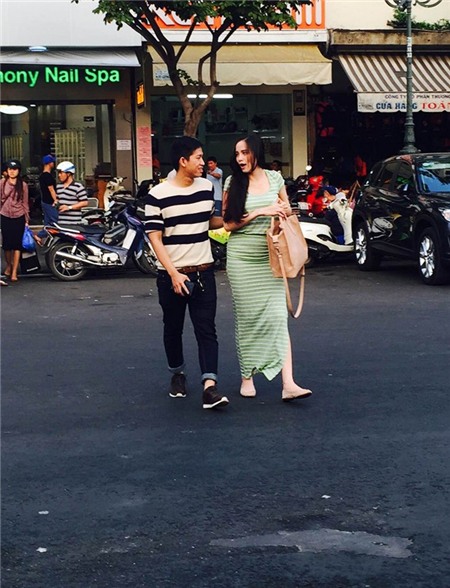 diem-huong-thon-gon-ra-pho-khoe-con-trai-co-num-dong-tien-2