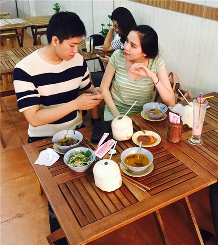 diem-huong-thon-gon-ra-pho-khoe-con-trai-co-num-dong-tien-4