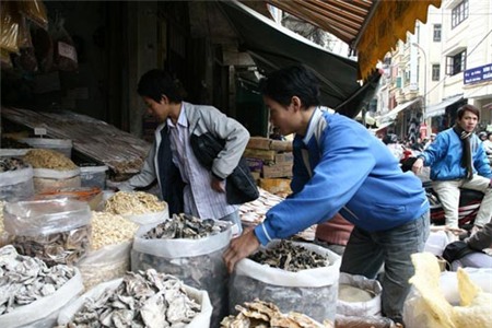 Cách chọn miến, mộc nhĩ, nấm hương ngày Tết - 1