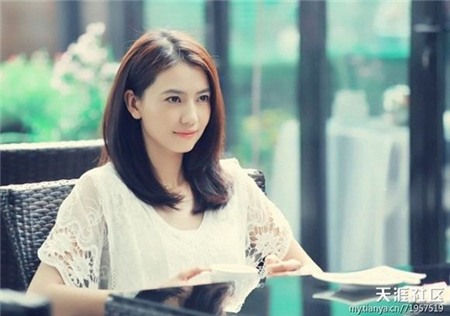 Cao Viên Viên sở hữu một khuôn mặt xinh xắn và nụ cười rạng rỡ như