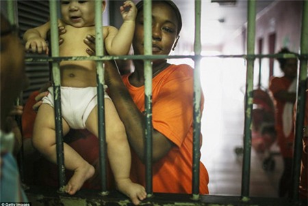 Cuộc sống bên trong nhà tù ‘chết chóc’ nhất Brazil - 11