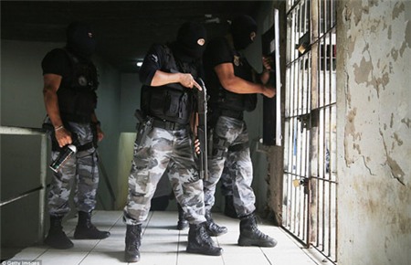 Cuộc sống bên trong nhà tù ‘chết chóc’ nhất Brazil - 3