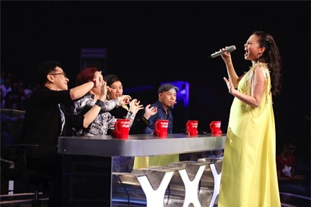 Nữ ca sĩ không chỉ nhận được sự ủng hộ từ khán giả mà của cả các thành viên trong ban giám khảo.