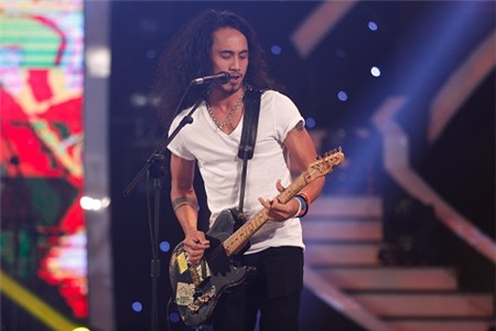 Đêm qua còn có sự tham gia trình diễn với vai trò khách mời của ca sĩ Hiền Thục.