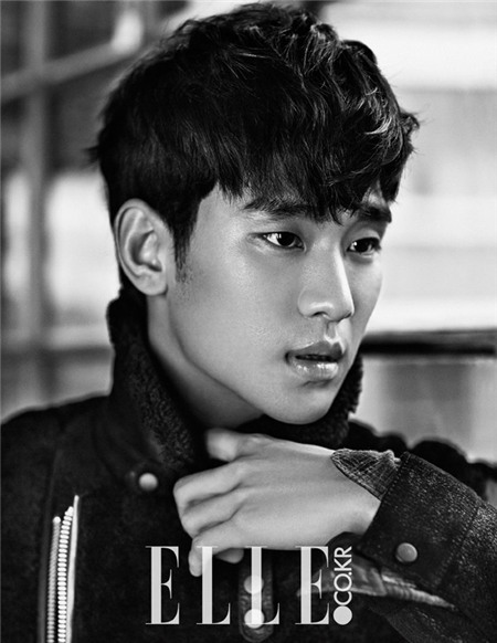 Nam diễn viên trẻ Yeo Jin Goo từng đóng vai Kim Soo Hyun hồi nhỏ trong bộ phim Mặt trăng ôm Mặt trời, khen ngợi đàn anh có đôi môi dày đẹp và gợi cảm.