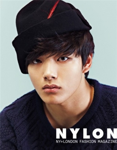 Đi lên từ một diễn viên nhí, Yeo Jin Goo được dự báo sẽ là ứng cử viên kế thừa cho lớp tài tử đàn anh trong tương lai.