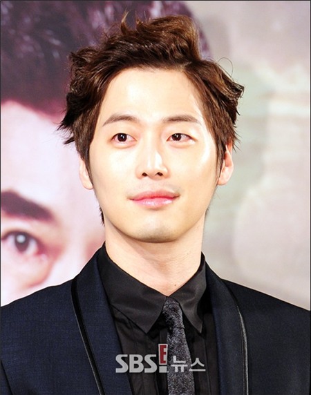 Ngoài gương mặt trẻ lâu, Kim Jae Won còn gây ấn tượng ở đôi môi đầy đặn quyến rũ.