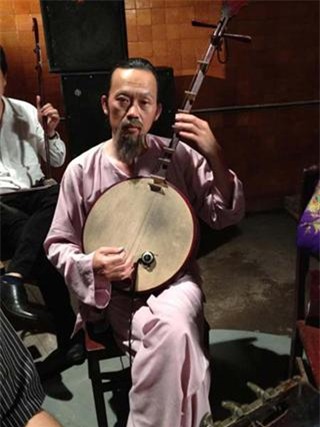 hoai-linh-ong-hoang-showbiz-viet-va-bo-suu-tap-thanh-tuu-de-doi