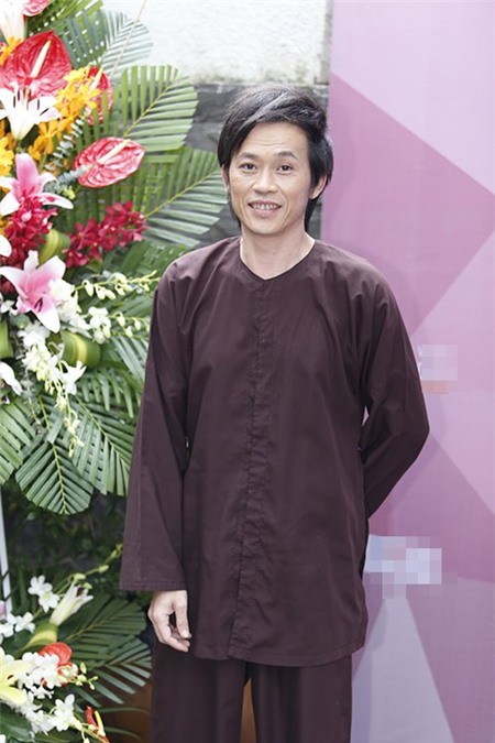 hoai-linh-ong-hoang-showbiz-viet-va-bo-suu-tap-thanh-tuu-de-doi