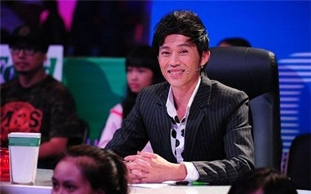 hoai-linh-ong-hoang-showbiz-viet-va-bo-suu-tap-thanh-tuu-de-doi