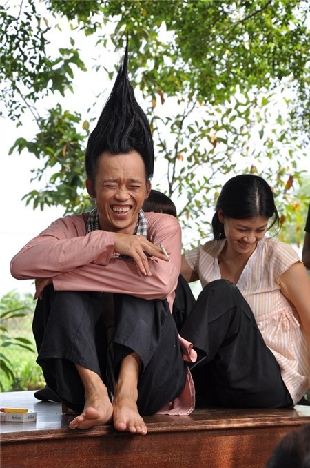 hoai-linh-ong-hoang-showbiz-viet-va-bo-suu-tap-thanh-tuu-de-doi