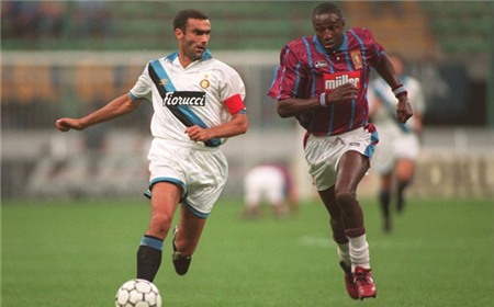 Fashanu xứng đáng bị xem là một trong những cầu thủ bạo lực nhất kỷ nguyên Premier League. Cựu cầu thủ Aston Villa từng làm nứt hộp sọ hậu vệ Gary Mabbutt của Tottenham trong một pha tranh chấp.