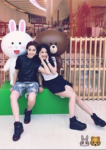 Chi Pu tự đăng ảnh hôn và nói yêu bạn đồng giới - 9