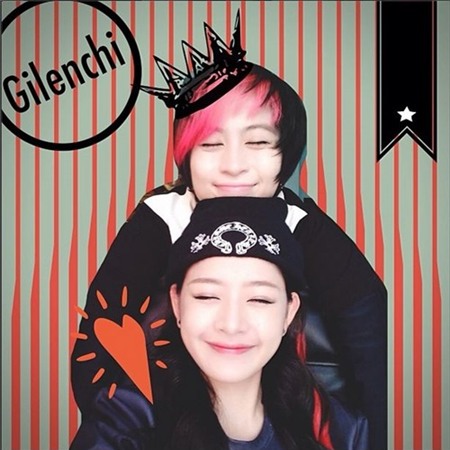 Chi Pu tự đăng ảnh hôn và nói yêu bạn đồng giới - 10