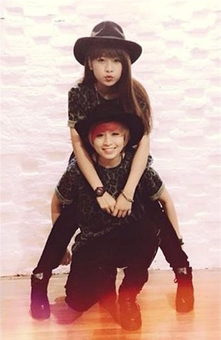 Chi Pu tự đăng ảnh hôn và nói yêu bạn đồng giới - 11