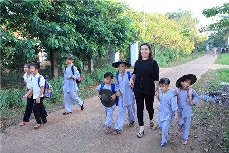 phi-nhung-mot-long-vi-gia-dinh-va-niem-hanh-phuc-cham-con-cua-nguoi