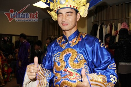 Có những năm làm xong, chúng tôi ôm nhau khó.