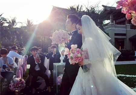 Toàn cảnh đám cưới ngọt ngào của mỹ nam