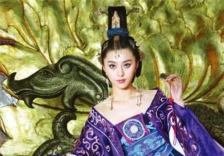 Phạm Băng Băng và những lần khoe ngực đầy trên màn ảnh